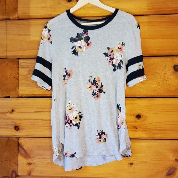 Maurice's tee - Picture 1 of 4